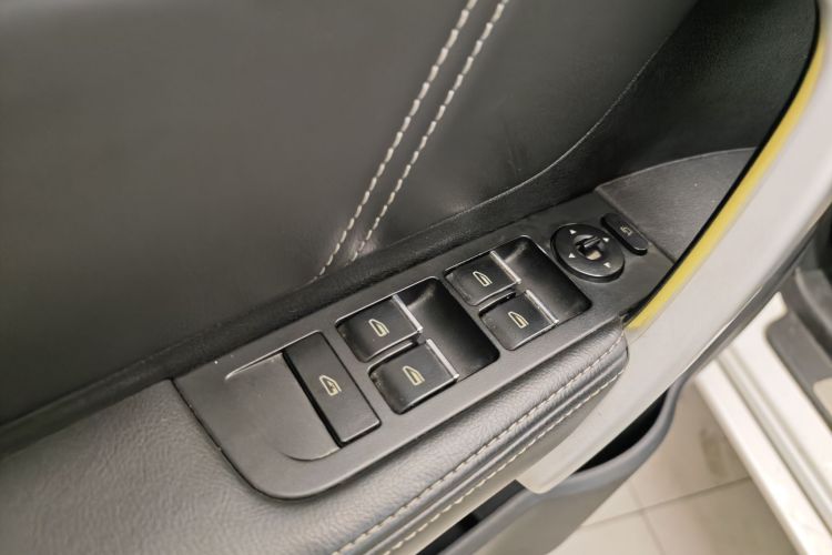 吉利汽车 帝豪 2017款 三厢百万款 1.5L 手动向上版中控内饰7012