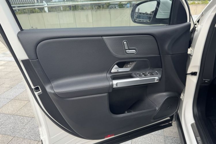 奔驰GLB 2020款 GLB 200 动感型中控内饰7007