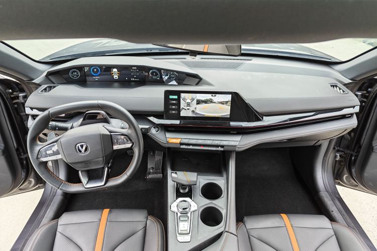 长安UNI-V 2024款 1.5T 尊贵型中控内饰7002