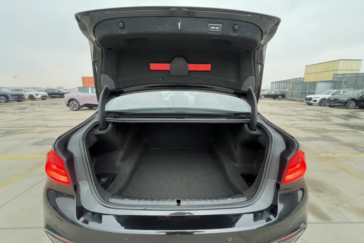 宝马5系 2019款 改款 530Li 尊享型 M运动套装局部细节23