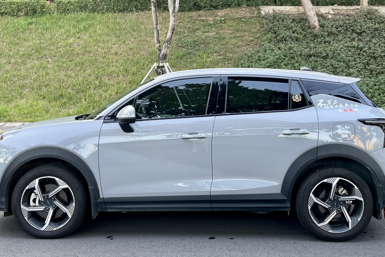 领克06 EM-P 2022款 PHEV 84KM续航版 Pro车身外观6002