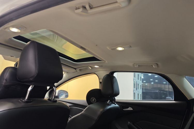 福特 福克斯 2015款 两厢 1.6L 自动风尚型局部细节22