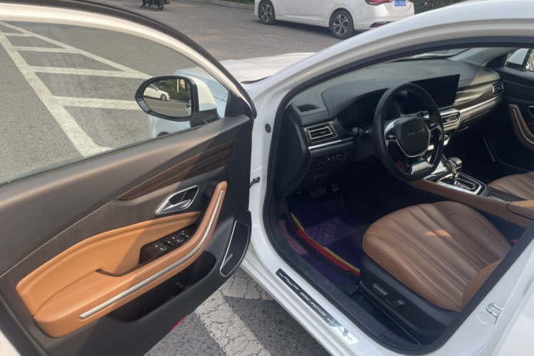 北京汽车 北京U7 2019款 1.5T CVT新智版 国VI中控内饰7004