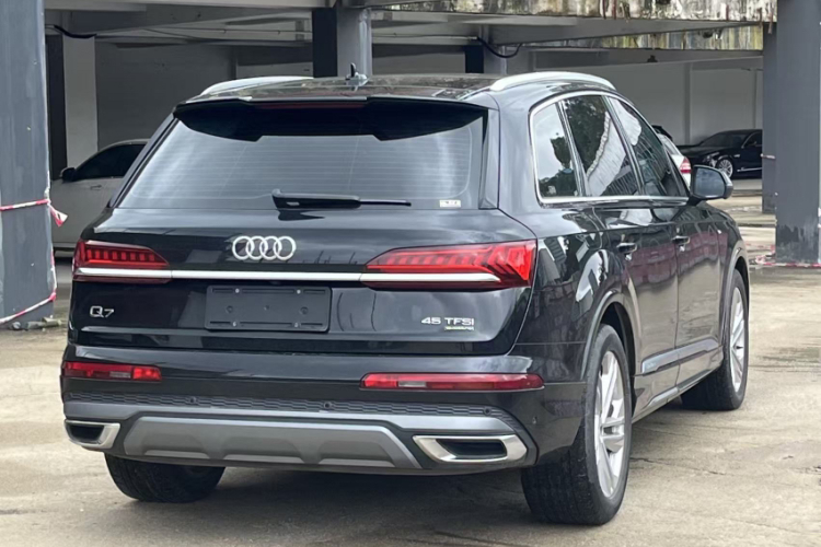 奥迪Q7 2022款 45 TFSI quattro S line运动型车身外观6003