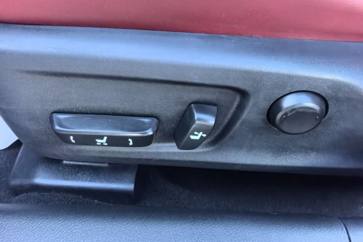 雷克萨斯IS 2015款 200t F SPORT中控内饰7009