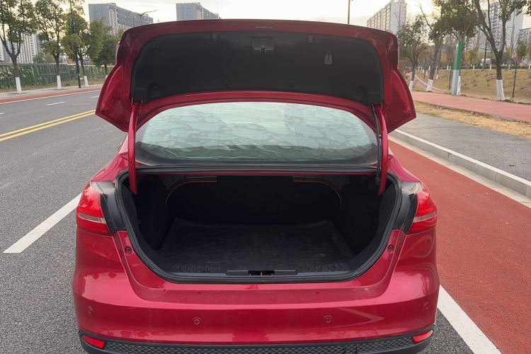 福特 福克斯 2017款 三厢 1.6L 自动风尚型智行版局部细节23