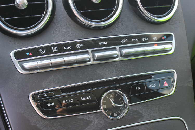 奔驰C级 2017款 C 200 L 运动版局部细节16