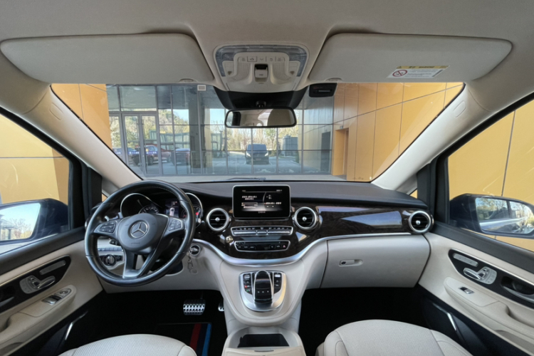 奔驰V级 2018款 V 260 L 尊贵加长版 国VI中控内饰7007