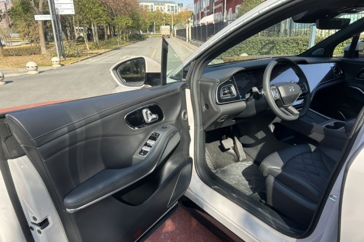 飞凡汽车 飞凡R7 2025款 长续版中控内饰7002