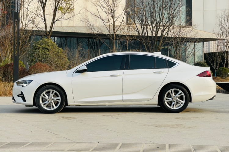 别克 君威 2023款 552T 智享型车身外观6006