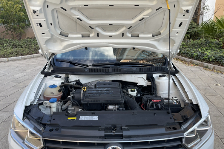 大众 2019款 宝来·传奇 1.5L 手动时尚型 国V中控内饰7004