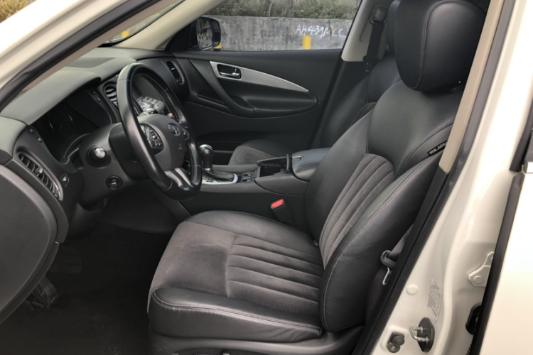 英菲尼迪QX50 2015款 2.5L 舒适版局部细节19