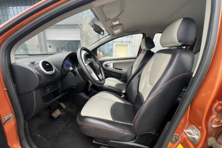 吉利汽车 熊猫经典 2015款 1.5L 自动酷趣版中控内饰7001