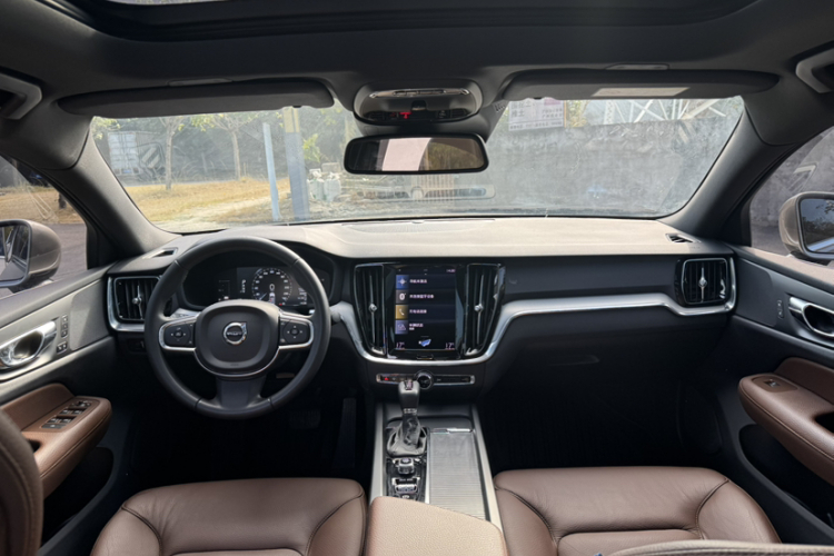 沃尔沃S60 2020款 T4 智逸豪华版中控内饰7004