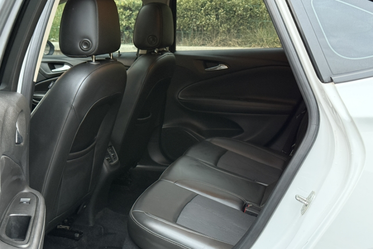 别克 威朗 2019款 三厢 20T 双离合领先型中控内饰7003