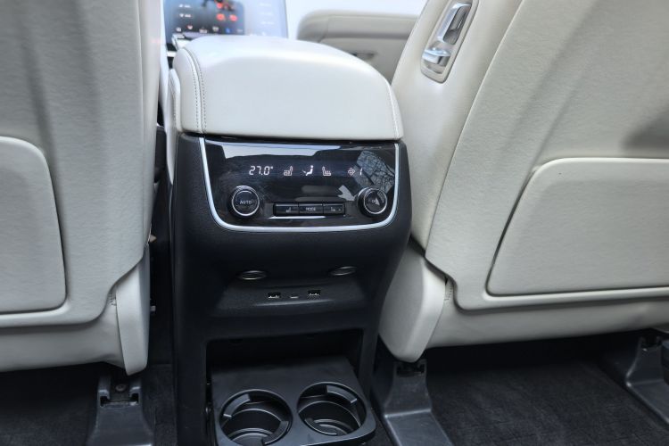 理想汽车 理想ONE 2021款 增程6座版中控内饰7006