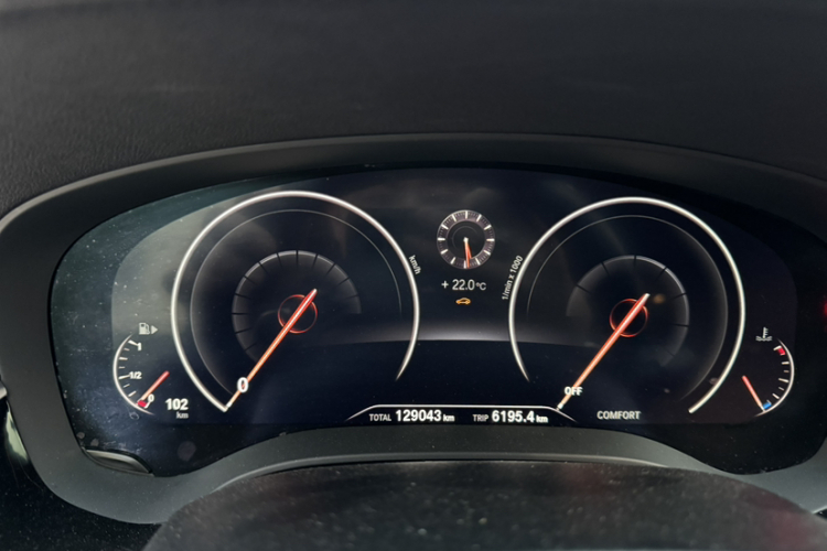 宝马5系 2019款 530Li 领先型 M运动套装中控内饰15