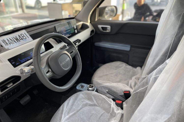 吉利银河 2024款 熊猫mini 200km 耐力熊中控内饰7003