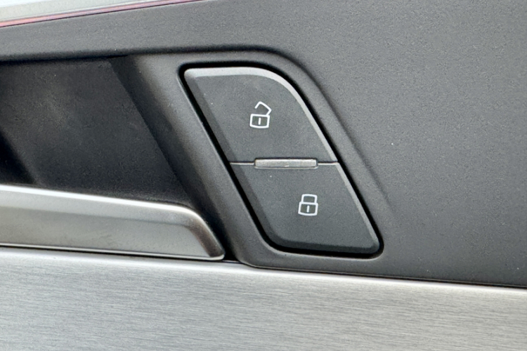 奥迪A4L 2020款 40 TFSI 豪华动感型局部细节9009