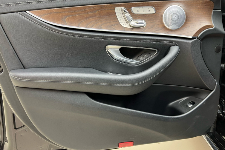 奔驰E级 2019款 E 350 L 4MATIC中控内饰7013