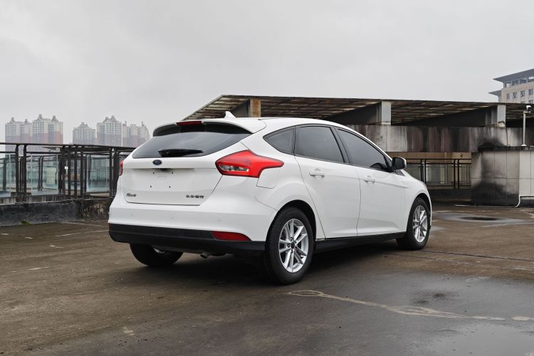 福特 福克斯 2015款 两厢 1.6L 自动风尚型车身外观6002