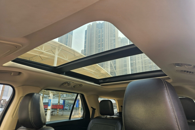 福特 探险者 2020款 EcoBoost 285 后驱风尚版 6座中控内饰7003