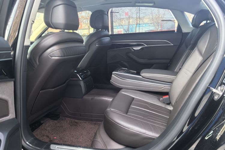 奥迪A8 2019款 A8L 50 TFSI quattro 舒适型中控内饰7006