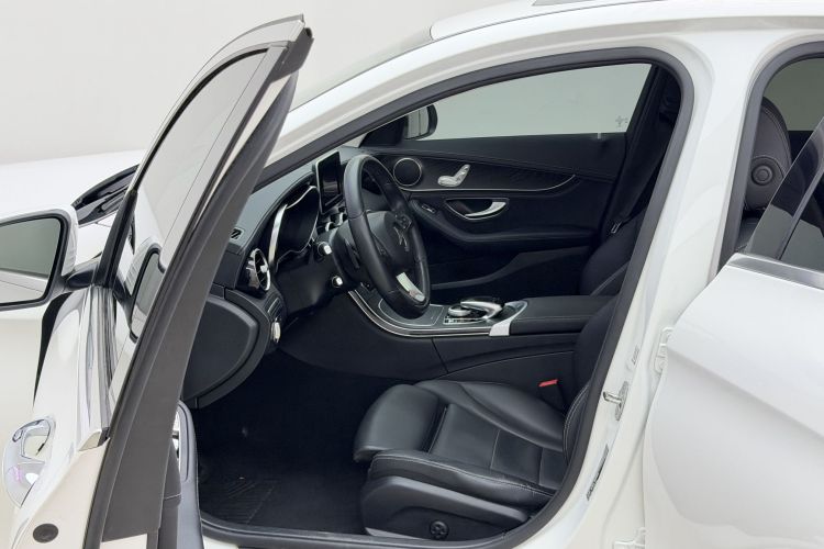 奔驰C级 2017款 改款 C 180 L 时尚型运动版中控内饰7004