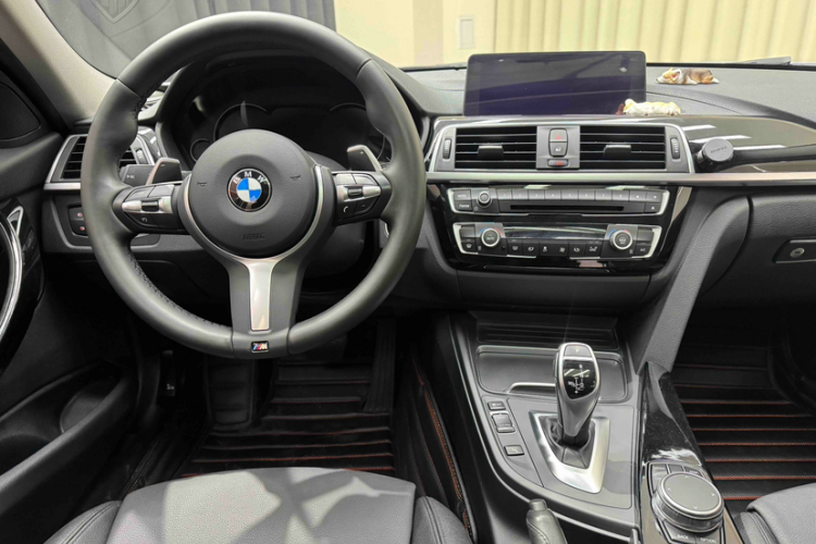 宝马3系 2018款 320Li 领先型M运动套装局部细节9007