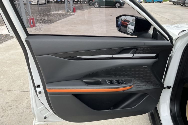 长安UNI-V 2022款 1.5T 智慧领航型中控内饰7010