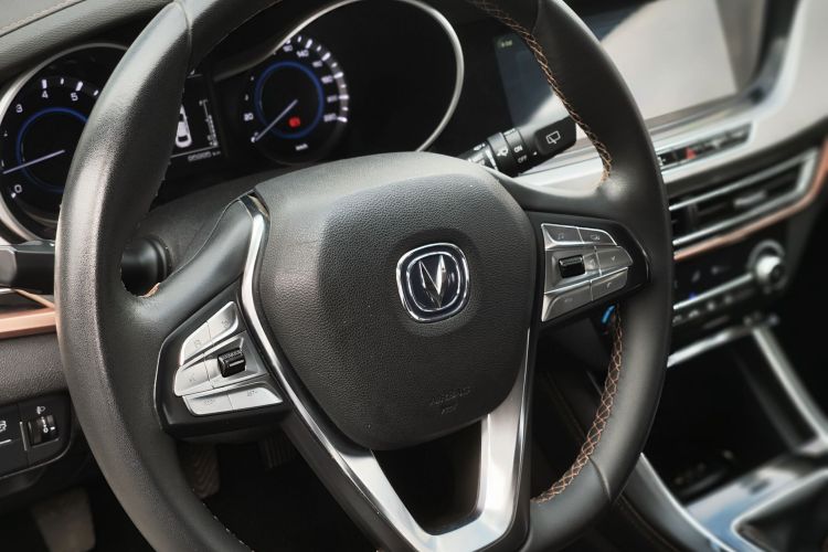 长安 逸动 2018款 XT 1.6L GDI 手动风潮型 国V局部细节13