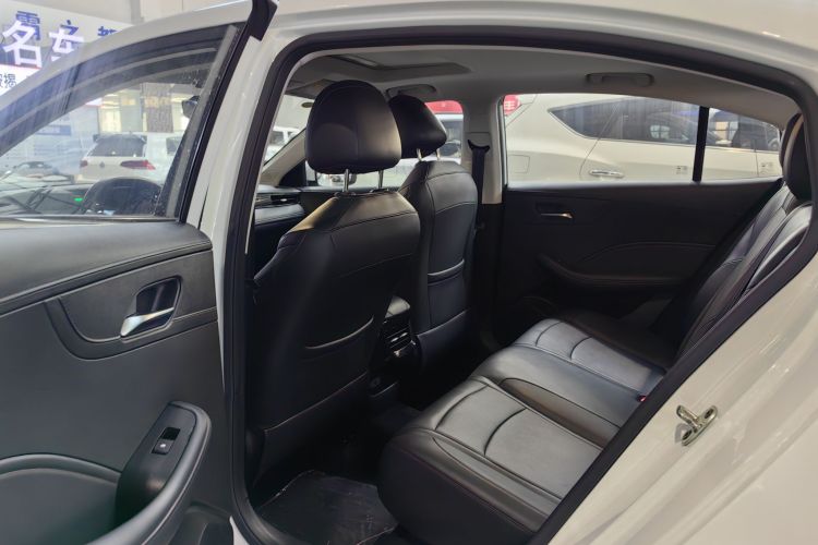 荣威i5 2023款 1.5L CVT尊荣版中控内饰7002