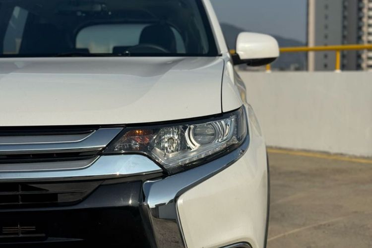 三菱 欧蓝德 2016款 2.0L 两驱风尚版 5座车身外观6007