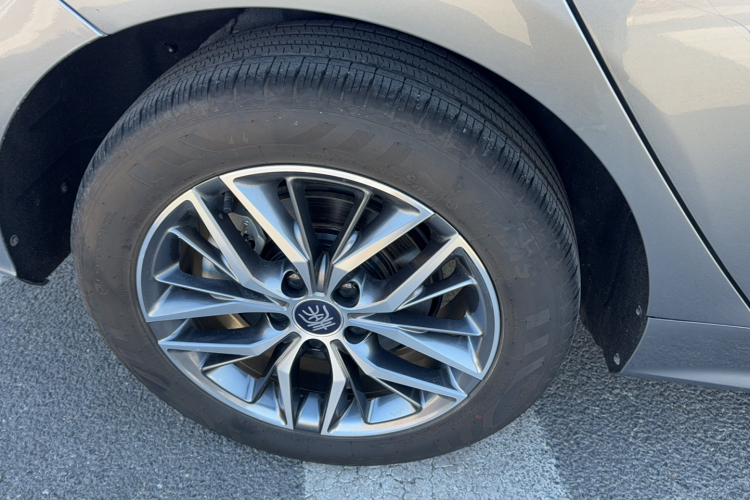 比亚迪 秦PLUS 2021款 DM-i 120KM 旗舰型车身外观6014