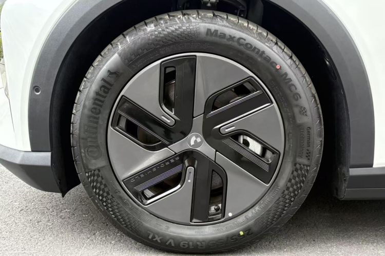 极越01 2025款 焕新款 Max 长续航版车身外观6002