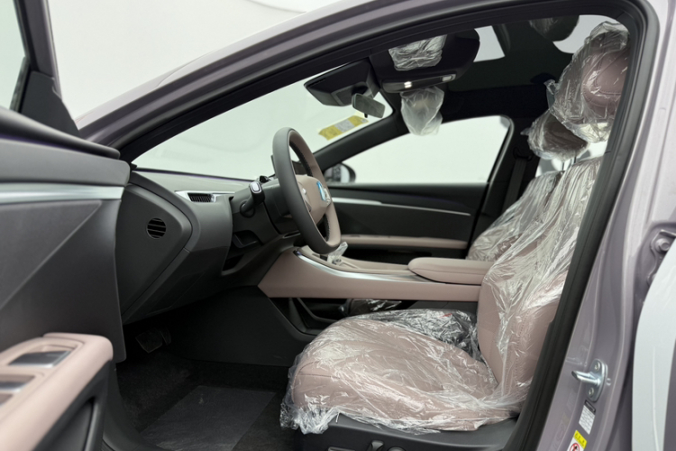 小鹏MONA M03 2025款 515 长续航 Plus中控内饰7001