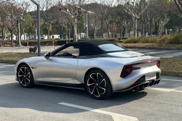 名爵 MG Cyberster 2024款 520km 传奇四驱版车身外观6008