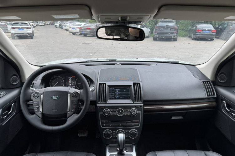 路虎 神行者2 2013款 2.2T SD4 SE柴油版中控内饰7006