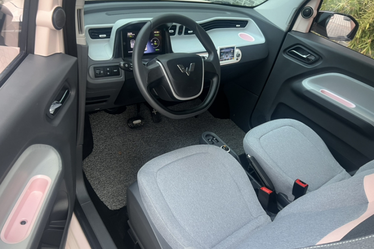 五菱汽车 宏光MINIEV 2022款 马卡龙臻享款 磷酸铁锂中控内饰7003