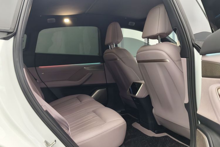 乐道L60 2024款 60kWh 后驱版中控内饰7006