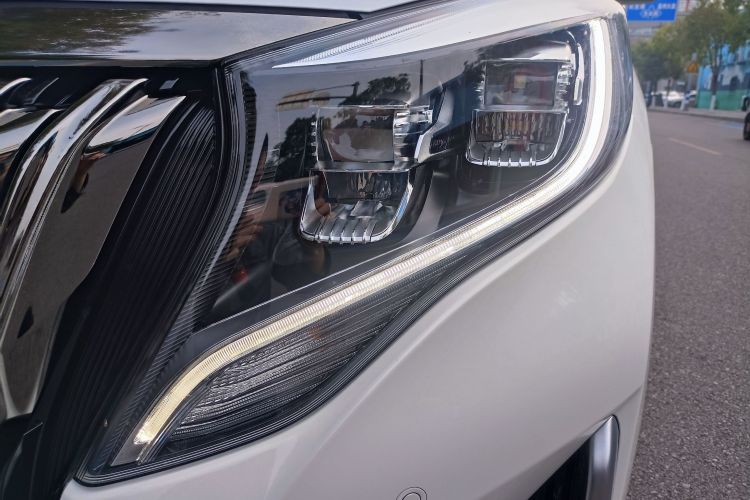 广汽传祺 传祺M8 2021款 大师系列 390T 尊贵版车身外观6011