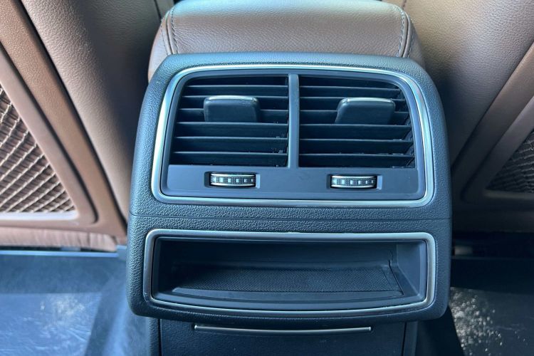 奥迪A6L 2018款 30周年年型 35 TFSI 时尚型局部细节9004