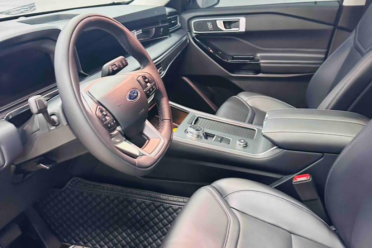 福特 探险者 2025款 2.3T EcoBoost 四驱穿越版 5座中控内饰7006