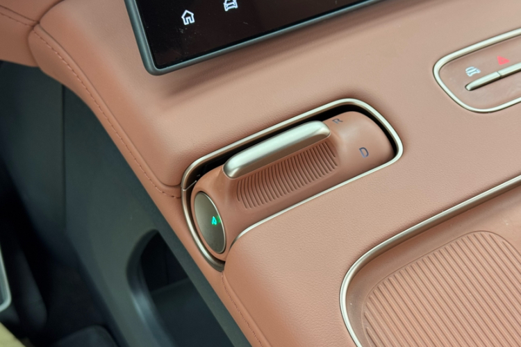 蔚来EC7 2024款 75kWh中控内饰7006