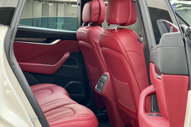 玛莎拉蒂 Levante 2018款 3.0T 豪华杰尼亚版中控内饰7006