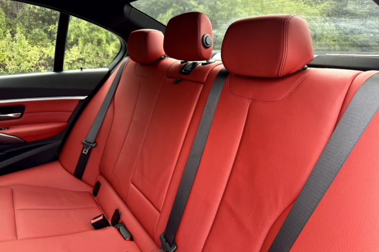 宝马3系 2019款 320i M运动曜夜版局部细节57