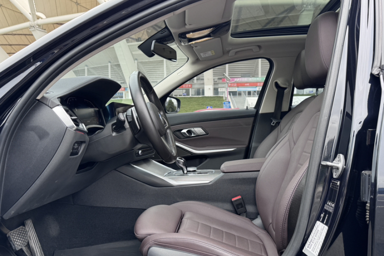 宝马3系 2021款 325i M运动曜夜套装中控内饰7003