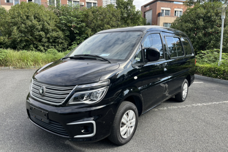 东风风行 菱智 2022款 M5 1.6L 实用型 5座车身外观1