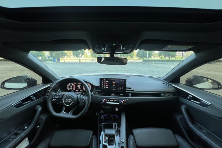 奥迪A4L 2024款 40 TFSI 豪华动感型中控内饰7001