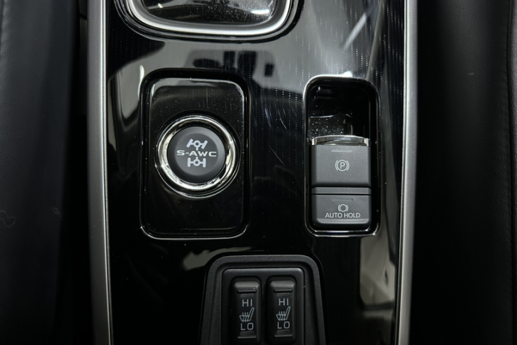 三菱 欧蓝德 2021款 2.4L 四驱致享版 7座中控内饰7004